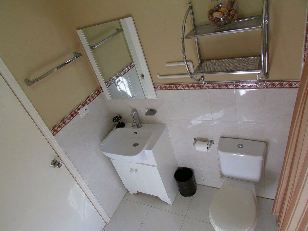 Centrally Located Guest Apartments كينغستون المظهر الخارجي الصورة